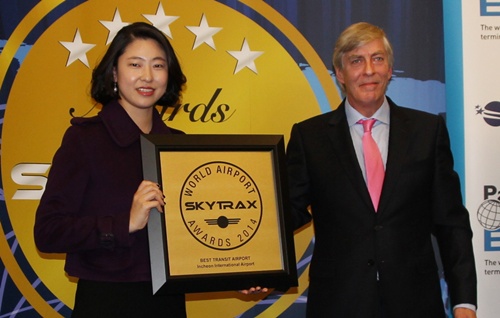 인천국제공항공사 임정미 대리가 ‘세계 최고 국제 환승공항상’을 수상했다.