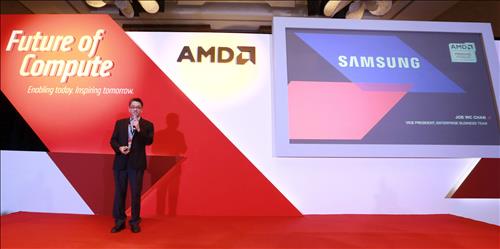 지난 20일 조찬 삼성전자 동남아 총괄 상무가 싱가포르에서 열린 ‘Future of Compute’ 행사에서 AMD의 프리싱크 기술이 탑재된 모니터에 대해 설명하고 있다. <사진=삼성전자 제공>