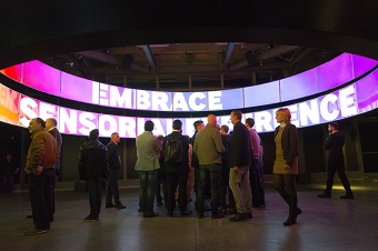 삼성전자는 14일(현지시간) 열린 밀라노 가구박람회에서 '몰입의 경험으로 만나는 IoT 세상'을 주제로 별도의 특별전시회를 개최했다. <사진=삼성전자>