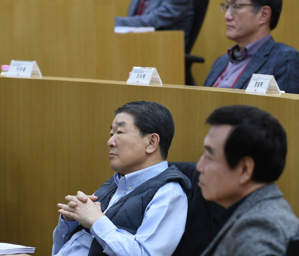 19일 LG인화원에서 열린 글로벌 CEO 전략회의에 참석한 구본준 LG 부회장(왼쪽 첫 번째). <사진=LG>