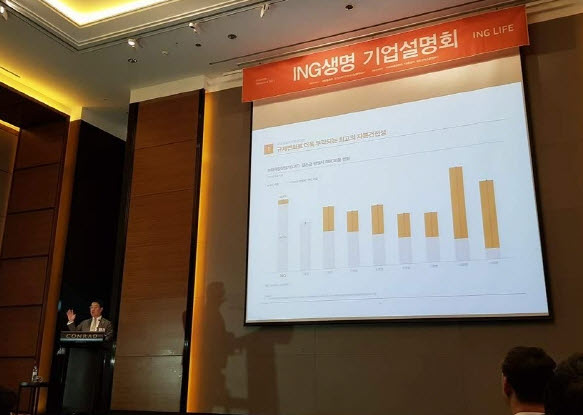 정문국 ING생명 사장이 19일 서울 여의도 콘랜드호텔 개최된 기업공개(IPO)를 위한 기자간담회에서 회사를 소개하고 회사의 장점과 투자매력을 설명하고 있다.