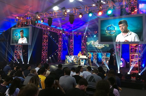 모바일 게임 '서머너즈 워'의 미국 토너먼트 개최 모습. <사진=컴투스>