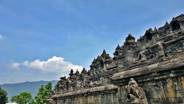 여름휴가지로 휴식과 관광을 동시에 가능한 동남아 지역이 인기다. 인도네시아 보로부두르 사원은 세계 최대 크기의 단일 불교사원이다. <사진=장은진 기자>