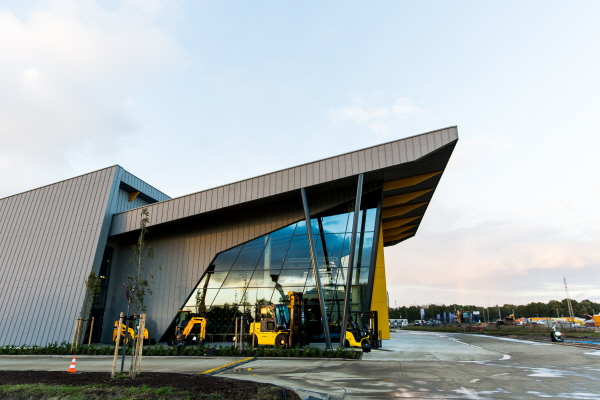 벨기에 북동부 테선데를로(Tessenderlo)에 준공된 현대건설기계 유럽 신사옥. <사진=현대건설기계>