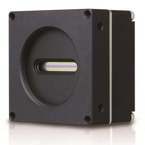 뷰웍스가 세계 최초로 개발한 TDI(Time Delayed Integration) 라인 컬러스캔 카메라. 