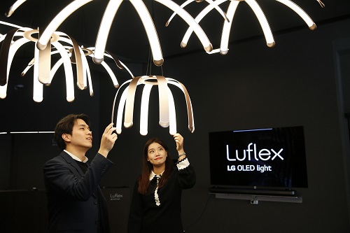 LG디스플레이의 OLED 조명 ‘Luflex(루플렉스)’. <사진=LG디스플레이>