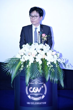 ▲ 장경순 CJ CGV 중국법인장(상무)이  중국 100호점인 CGV상하이 베이와이탄 오픈식에서 축하 인사말을 하고 있다. <사진제공=CJ CGV>