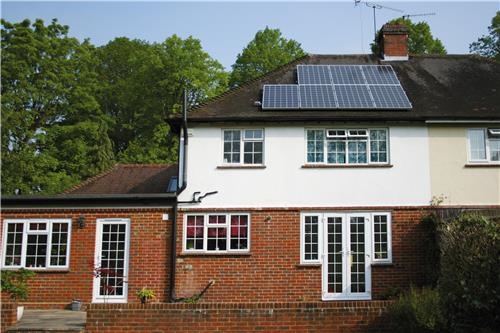 영국 런던 주택에 설치된 한화큐셀 태양광 모듈. 