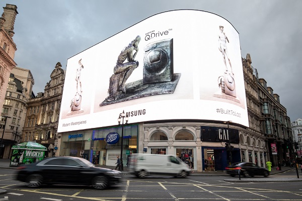 삼성전자가 지난 3일부터 8일까지 영국 런던 피카딜리 서커스에 설치한 옥외광고.<사진=삼성전자>