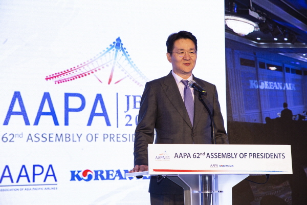 조원태 대한항공 사장이 19일 제주도 제주시 이도1동 제주칼호텔에서 열린 제62차 아시아·태평양항공사협회(Association of Asia Pacific Airlines·AAPA) 사장단회의에서 인사말을 하고 있다. 