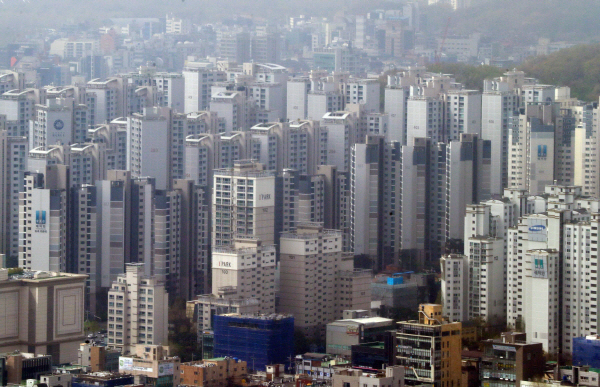 올해 서울에 대규모 단지들이 분양이 몰리면서 아파트 전세가격이 큰 폭 하락했다. 사진은 서울 강남구 일대 아파트 단지 <사진=연합>
