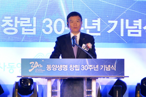 ▲뤄젠룽 동양생명 대표이사가 창립 30주년 기념행사에서 기념사를 하고 있다. <사진=동양생명>