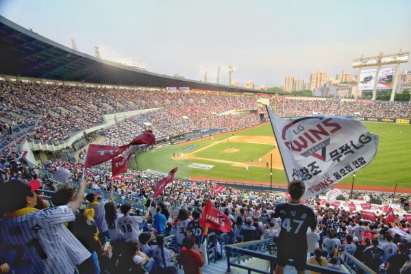 서울 송파구 잠실동 잠실야구장에서 프로야구 LG트윈스의 경기가 열리고 있다. 