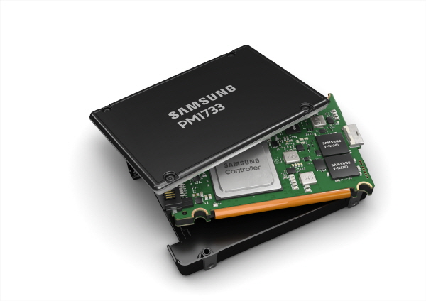 삼성전자가 새로 출시한 초고용량 프리미엄 SSD 제품 사진 <사진=삼성전자>