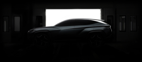 현대자동차가 ‘2019 LA오토쇼’를 앞두고 플러그인 하이브리드 SUV 콘셉트카 티저 이미지를 13일 공개했다. 이번 SUV 콘셉트카는 현대차의 차세대 디자인 철학 ‘센슈어스 스포티니스(Sensuous Sportiness)’를 보여주는 일곱번째 콘셉트카로 이달 말 열리는 ‘2019 LA오토쇼’에서 세계 최초로 공개될 예정이다. <사진=현대자동차>