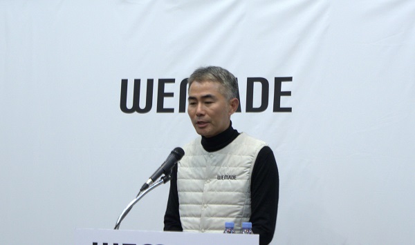 장현국 위메이드 대표가 15일 '지스타 2019'에서 오픈 플랫폼 '전기 상점'에 대해 설명하고 있다.<사진=진명갑 기자>