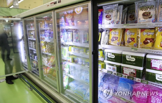 서울의 한 대형마트 아이스크림 판매대 <사진=연합뉴스>