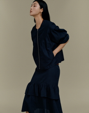구호 모델 김성희가 2020년 프리폴(Pre-Fall) 시즌 컬렉션 제품을 착용하고 화보촬영을 하고 있다. <사진=삼성물산 패션부문>