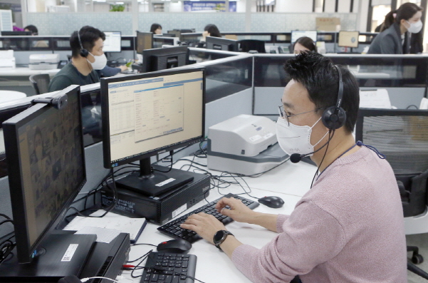 신한은행 디지털영업부 직원들의 모습. <사진=신한은행>