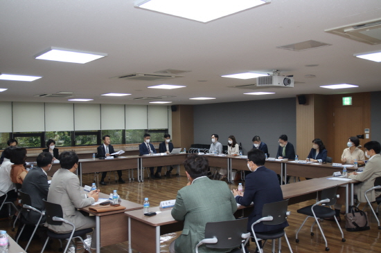 23일 서울 서초구 방배동 한국제약바이오협회 회관에서 디지털헬스위원회 제1차 회의가 열리고 있다. 