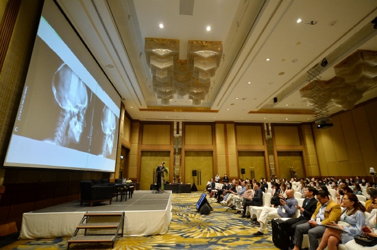 지난달 30일 태국 방콕 아테나 호텔에서 열린 국제미용성형학회(IMCAS) 아시아 2022-인더스트리얼 세션에서 휴젤의 단독 학술 심포지엄이 진행되고 있다. 