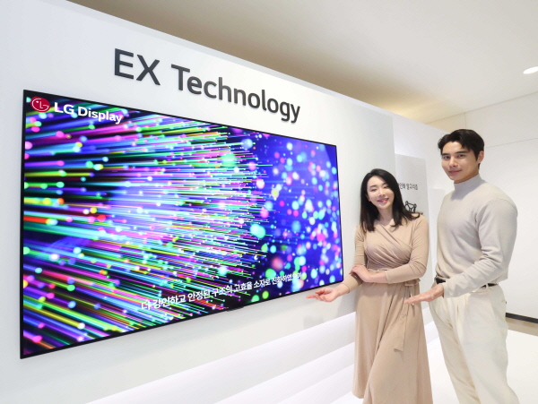 EX 테크놀로지가 적용된 OLED TV 패널 <사진=LG디스플레이>