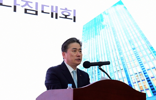 정승일 한국전력 사장이 12일 나주 한국전력 본사에서 열린 ‘비상경영 및 경영혁신 실천 다짐대회’에서 인사말을 하고 있다. 