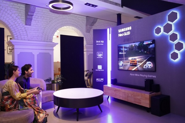 삼성전자가 지난 4일 인도 방갈로르의 삼성 오페라 하우스에서 열린 2023년 Neo QLED 제품 공개 행사에서 다양한 삼성 TV 신제품들을 선보이고 있다. <사진=삼성전자>