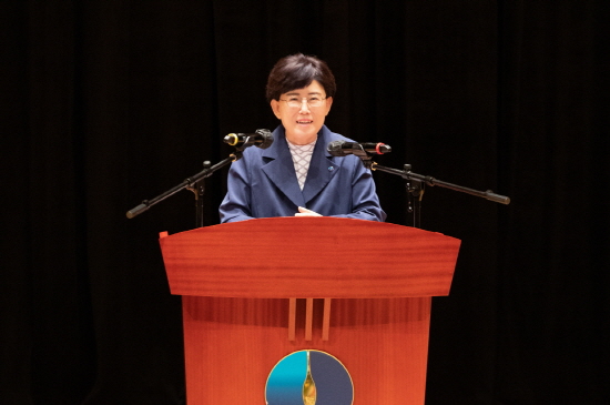 최연혜 한국가스공사 사장이 18일 창립 40주년을 맞아 대구 본사에서 열린 기념식에서 기념사를 하고 있다. 