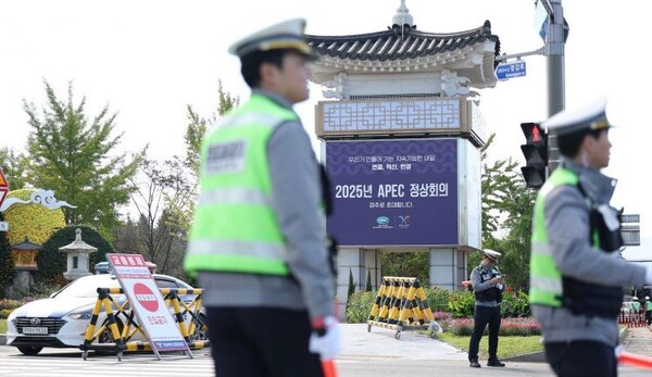 2025&nbsp;경주 APEC 정상회의를 앞두고, 경주에서는 국내외 방문객과 대표단의 안전하고 효율적인 이동을 위해 대대적인 교통·주차 대책과 안전·응급 대응 체계를 가동 중이다. 사진= 연합뉴스