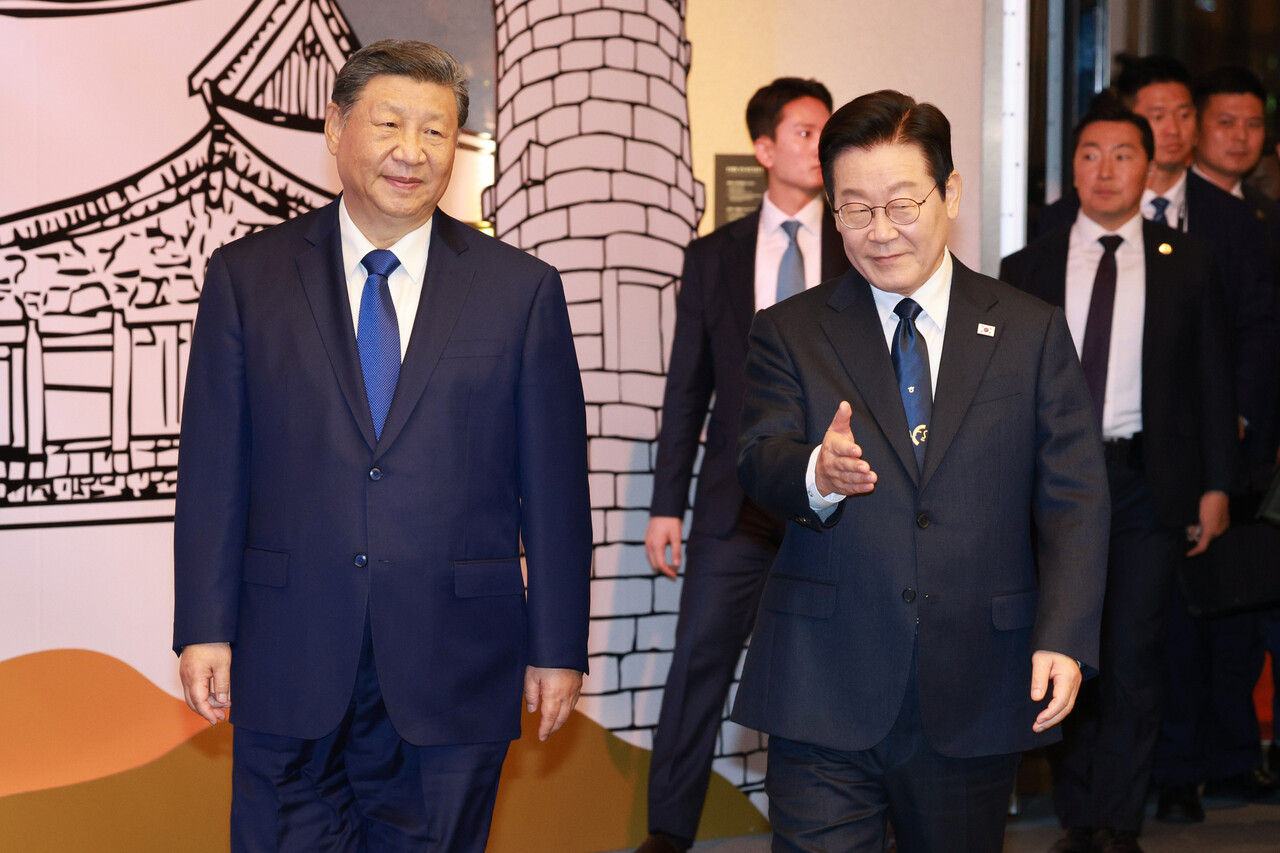 이재명 대통령과 시진핑 중국 국가주석이 1일 경북 경주 소노캄에서 열린 국빈만찬에 입장하고 있다. ⓒ연합뉴스