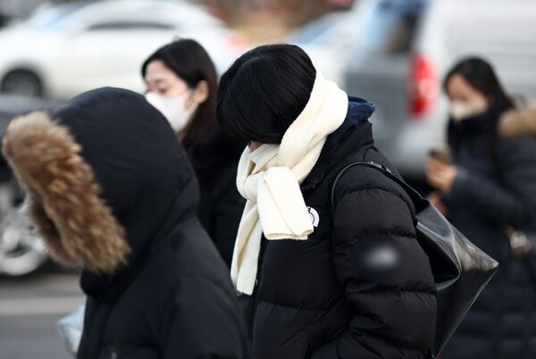 올겨울은 평년보다 덜 춥고 상대적으로 포근할 것으로 보인다. 그러나 표면적인 ‘따뜻한 겨울’ 뒤에는 지구 대기 시스템의 불안정성이 커지고 있다는 기후학적 신호가 숨어 있다. 사진= 연합뉴스