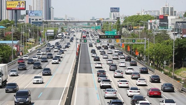 성남과 서울 서초를 잇는 고속도로 민간투자사업이 본격 추진된다. 정부는 이번 노선이 경부고속도로의 만성 정체 구간을 해소하는 데 기여할 것으로 내다보고 있다. 사진= 연합뉴스