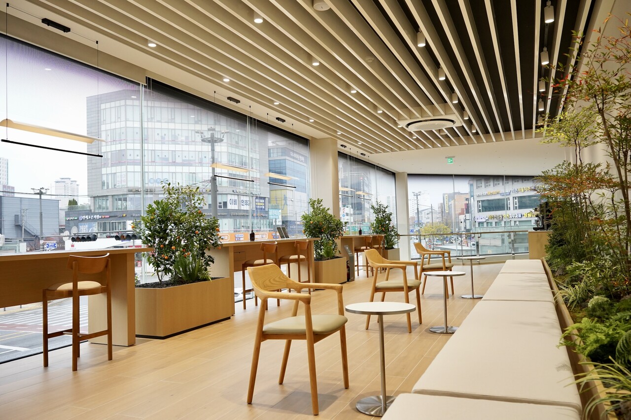 BYD코리아가 서울 송파구에 ‘BYD Auto 송파전시장’을 공식 오픈했다.