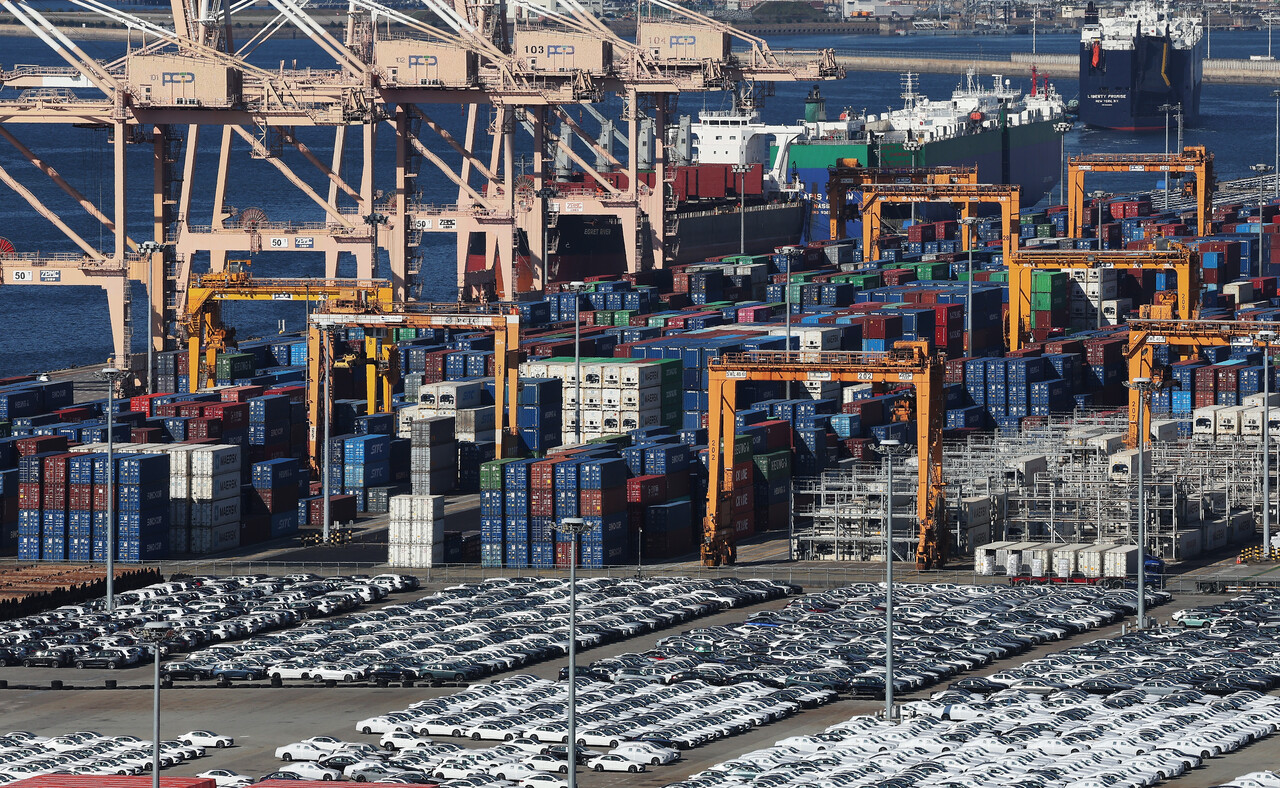 韓 수출, 사상 최초 7000억 달러 돌파···세계 6번째 < 산업종합 < 산업 < 기사본문 - 현대경제신문