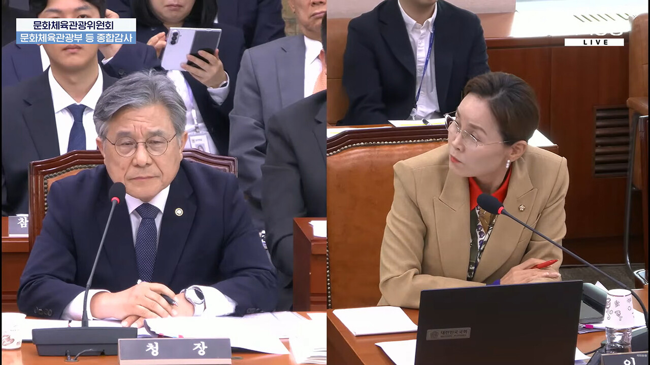 23일 열린 국회 문화체육관광위원회의 국가유산청 국정감사에서 임오경 의원(사진 오른쪽)이 허민 국가유산청장에게 질의하고 있다. ⓒ국회방송 화면캡처