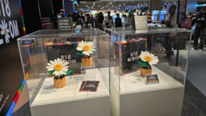 지드래곤 '818 BLOOM', 아이파크몰 오프라인 스토어 성황 - 뉴스 썸네일 이미지