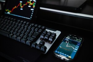 2차전지 소재·부품 관련주, '웃음꽃' 성우하이텍·엠케이전자·케이이... - 뉴스 썸네일 이미지